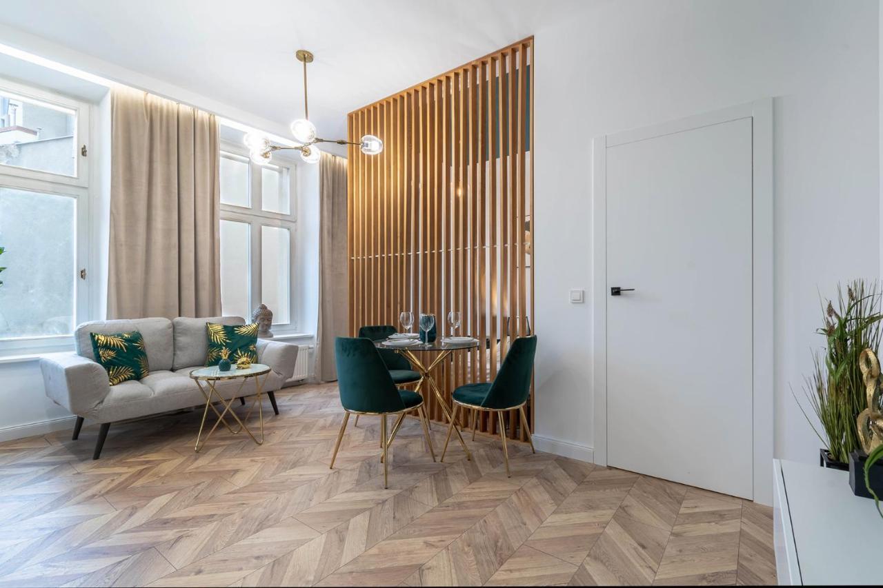 Golden Circles Apartment